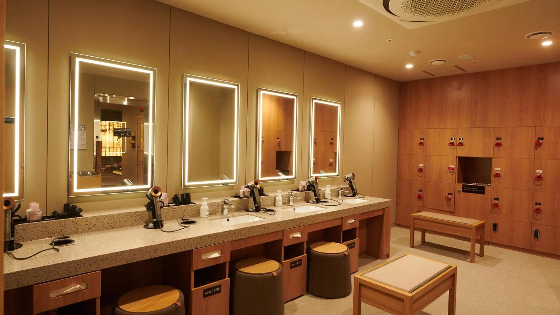 Dormy Inn Express Seoul Insadong 3*,